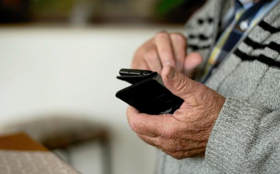 Fortbildung für Senioren. Die richtige Nutzung von Smartphones. Seniorenbeirat