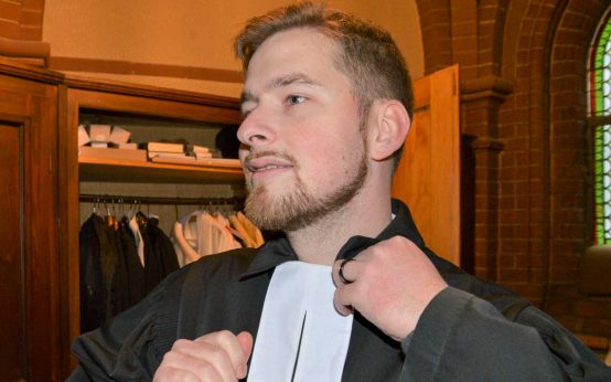 Vikar Jannis Kaiser feiert an den Feiertagen seine ersten Gottesdienste