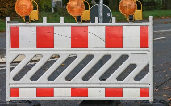Sybolbild: Sperrung der ... Pfahlerstraße, Gustav-Adolf-Straße, Tränkweg, Glacisweg, Alban-Köhler-Straße, Wiener Platz, Holzstraße, Burgstraße, Schöne Aussicht, Honeggerstraße, Frau-Holle-Weg