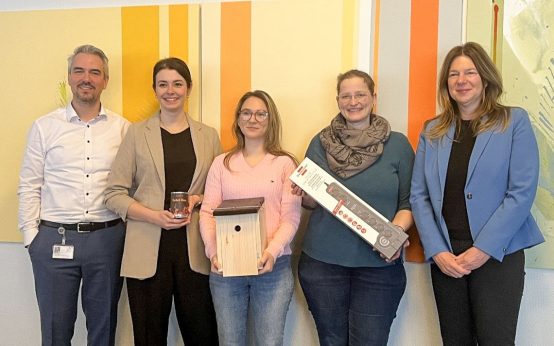 Die Preisträger bei der Wahl der besten Maßnahmen mit Bürgermeisterin Christiane Hinninger (v.l.: Herr Wagner, Frau Richter, Frau Beck, Frau Skott und Frau Hinninger ©2025 Stadt Wiesbaden
