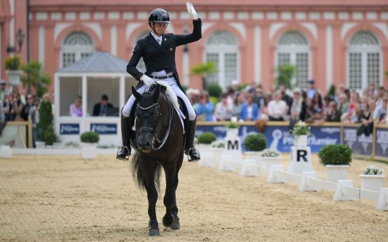 Joao Pedro Moreira gewinnt den Großen Preis der Landeshauptstadt in der Dressur.